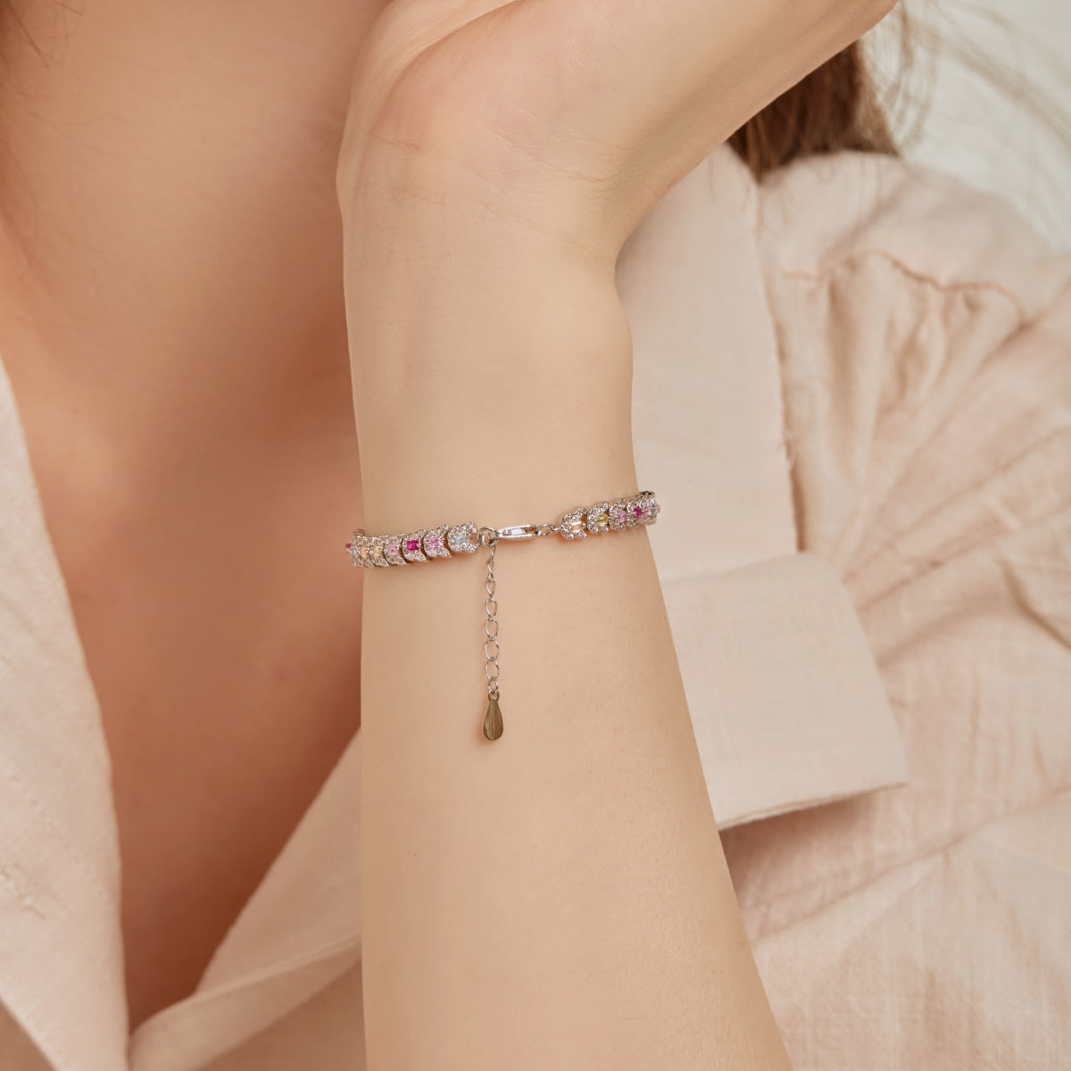 アンジェラジュエリー]繊細でカラフルなマルチカットのデイリーブレスレット