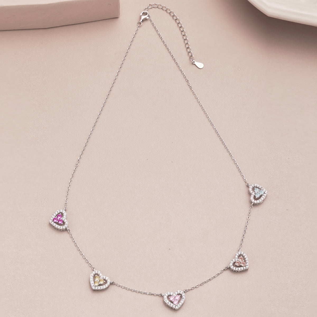 アンジェラジュエリー]スパークリングファイブハートネックレス
