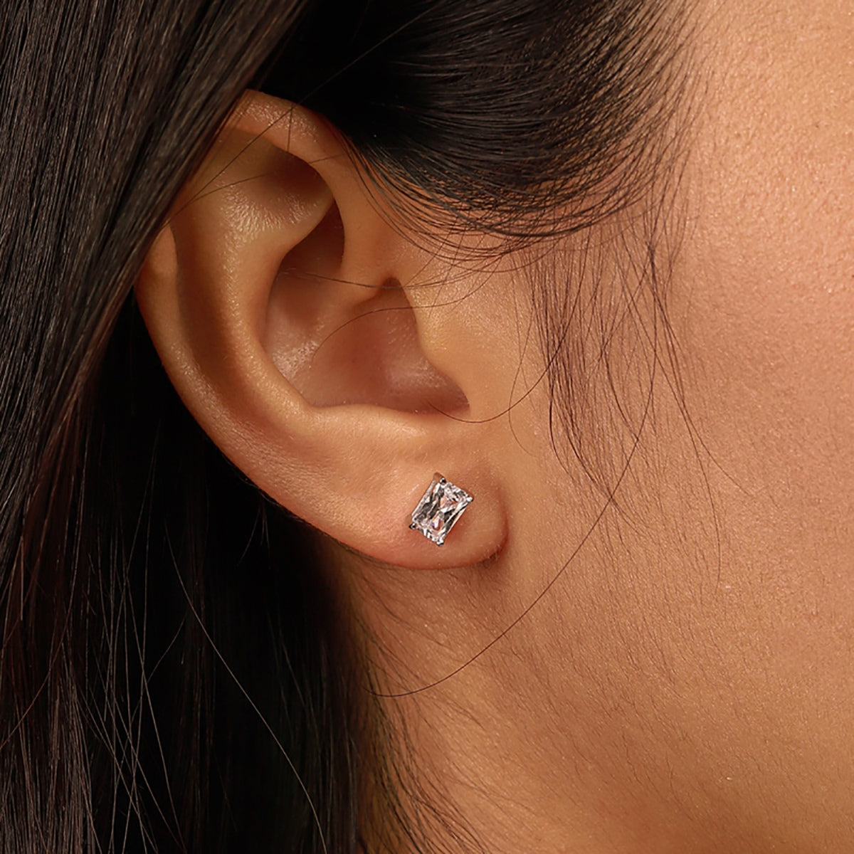 [Angela Jewelry]Stylish Shiny Rectangular Center Stone Stud Earrings