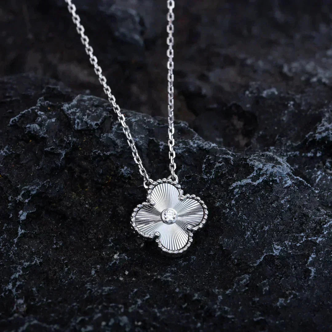 [Angela Jewellery]CLOVER  15MM DIAMOND LASER NECKLACE SILVER