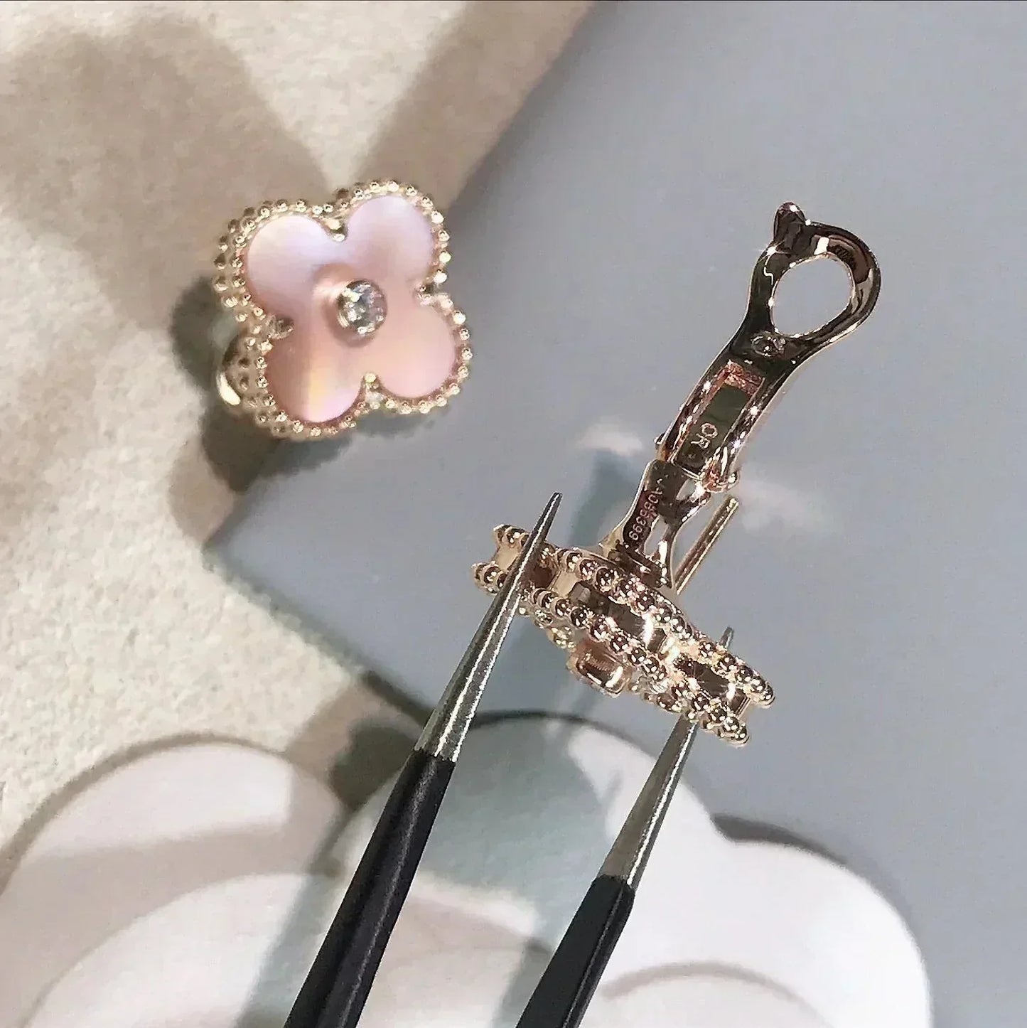 [Angela Jewellery]CLOVER MEDIUM 1 MOTIFS  PINK MOP DIAMOND EARRINGS