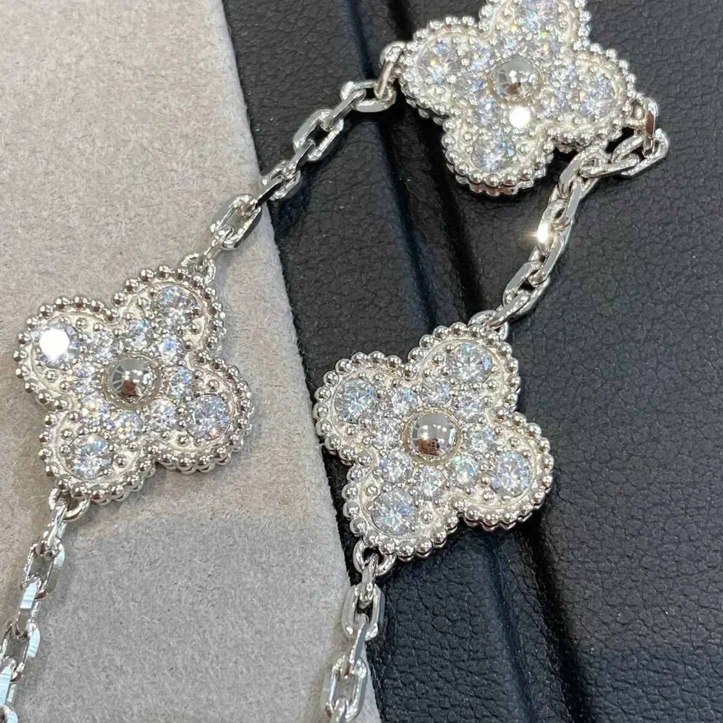 [Angela Jewelry] CLOVER 5 MOTIF FULL DIAMOND BRACELET COLLECTION