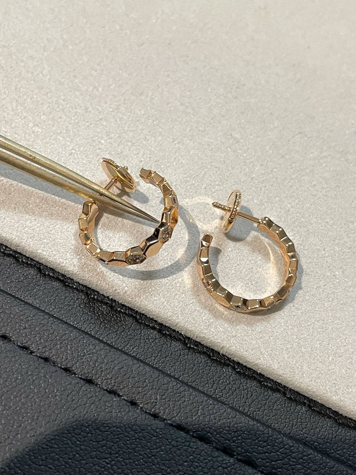 [アンジェラジュエリー]中空デザイン 四つ葉のクローバー フラワーシェイプリング