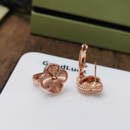 [アンジェラジュエリー]クローバー ミディアム スタッドピアス