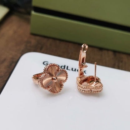 [アンジェラジュエリー]クローバー ミディアム スタッドピアス