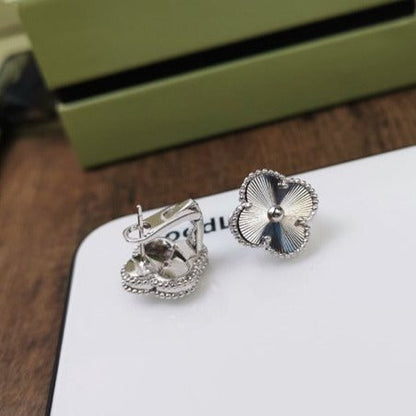 [アンジェラジュエリー]クローバー ミディアム スタッドピアス