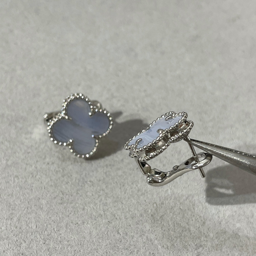 [アンジェラジュエリー]クローバーカルセドニーシルバースタッドピアス