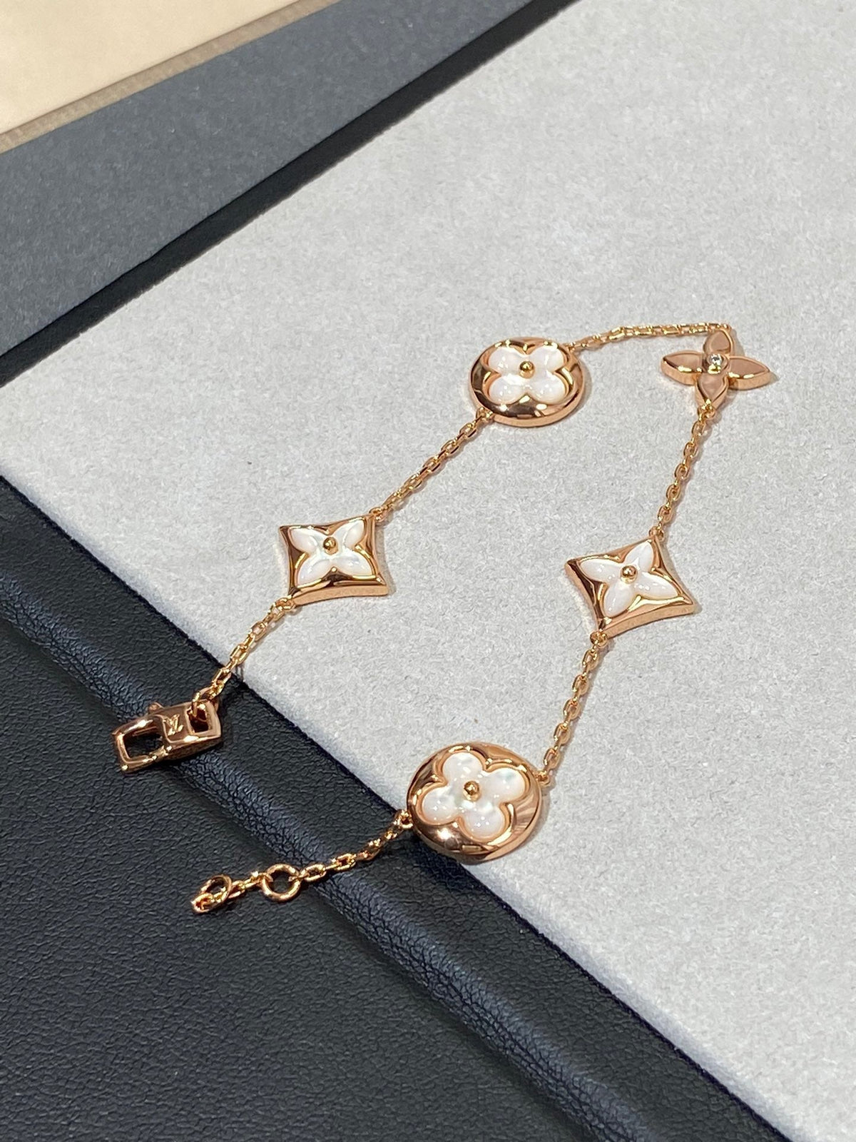 [Angela Jewellery]STAR AND SUN 5 MOTIF MOP PINK GOLD BRACELET
