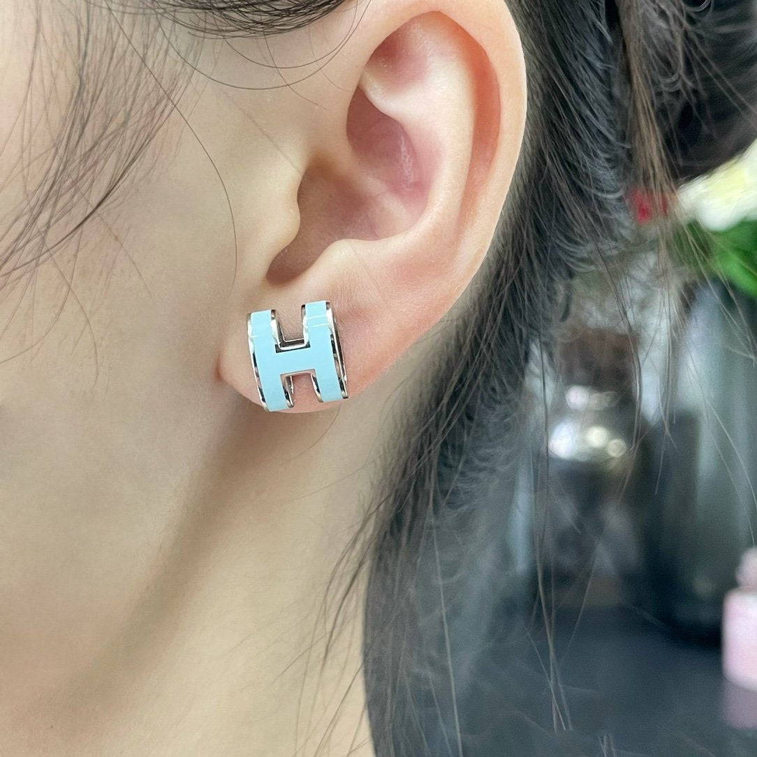 [アンジェラジュエリー]POP H スカイブルー スタッドピアス