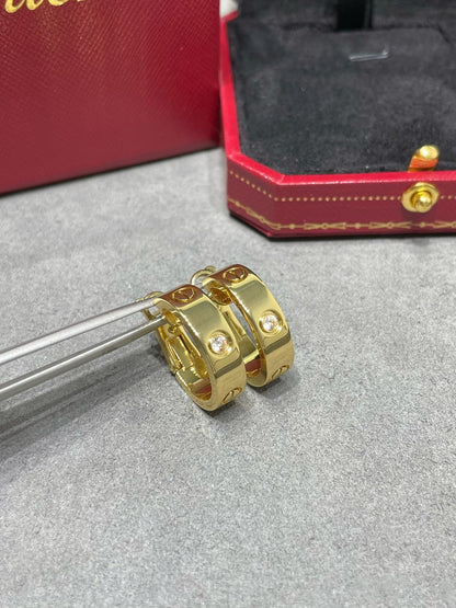 [アンジェラジュエリー]LOVE 5.5mm 1ダイヤモンドピアス