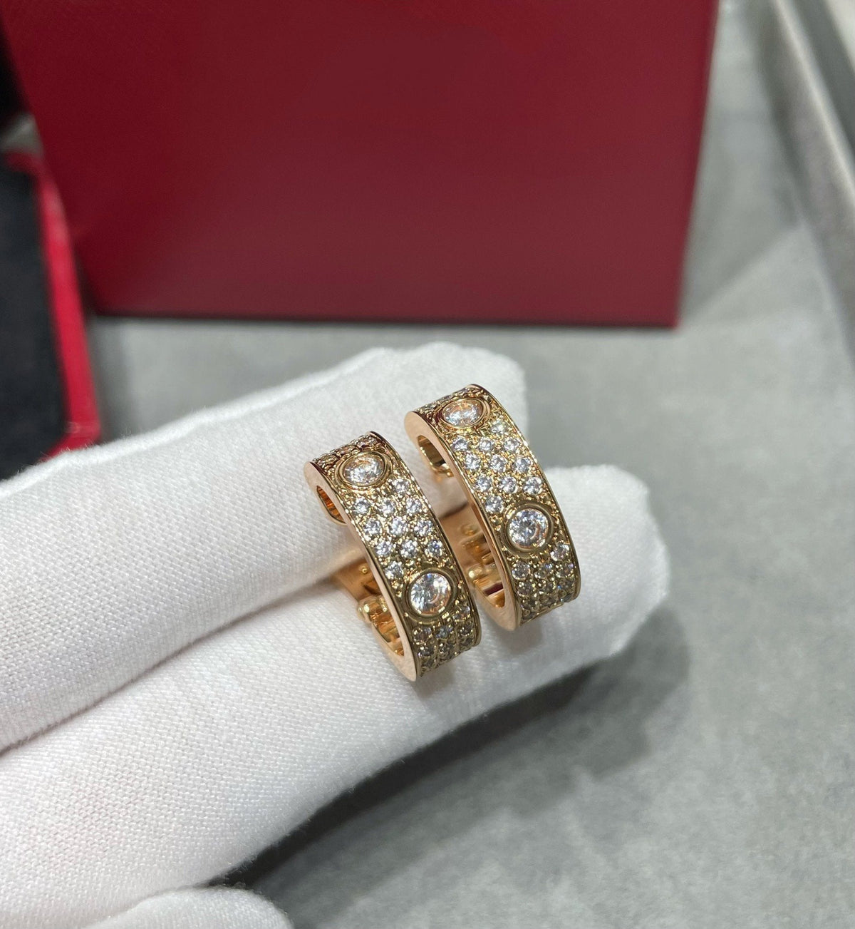[Angela Jewellery]LOVE 5.5MM DIAMOND PAVED EARRINGS