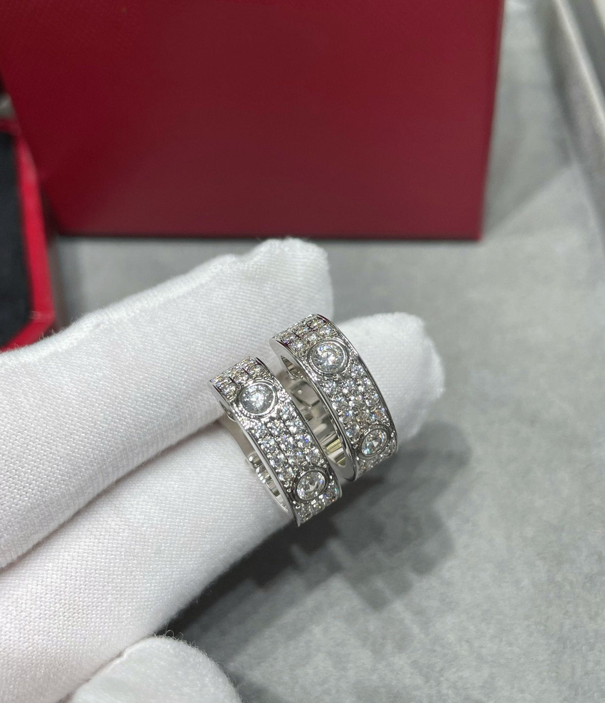 [Angela Jewellery]LOVE 5.5MM DIAMOND PAVED EARRINGS