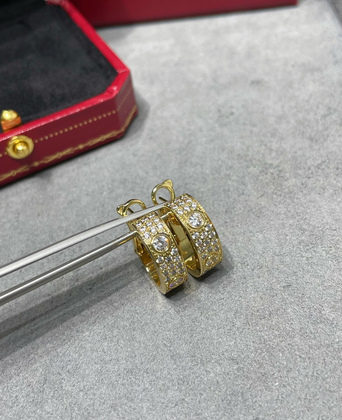 [Angela Jewellery]LOVE 5.5MM DIAMOND PAVED EARRINGS