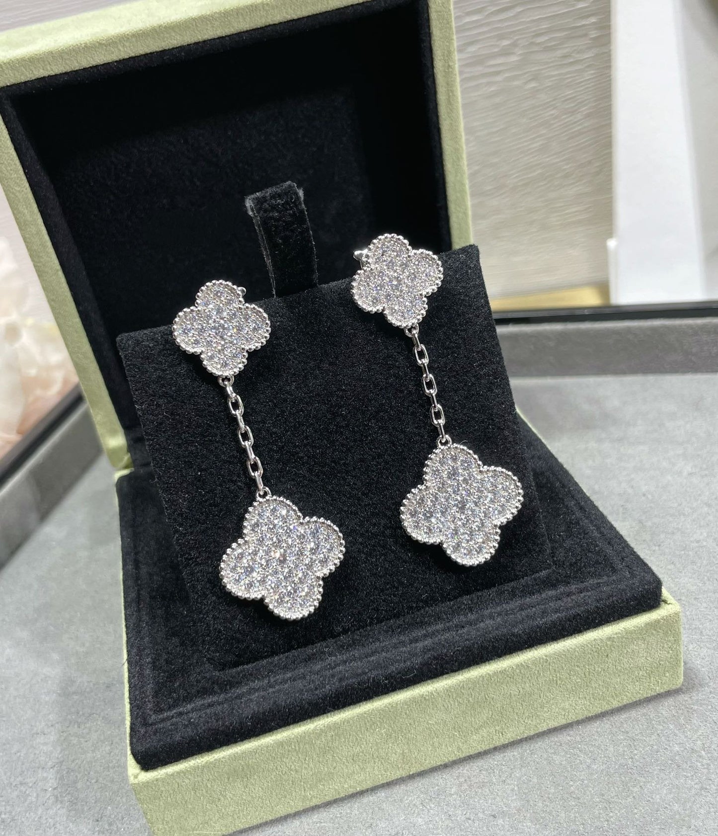 [アンジェラジュエリー]クローバー 2モチーフ ダイヤモンドパヴェ シルバー イヤリング