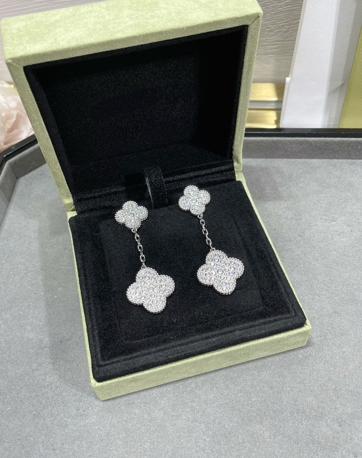 [アンジェラジュエリー]クローバー 2モチーフ ダイヤモンドパヴェ シルバー イヤリング