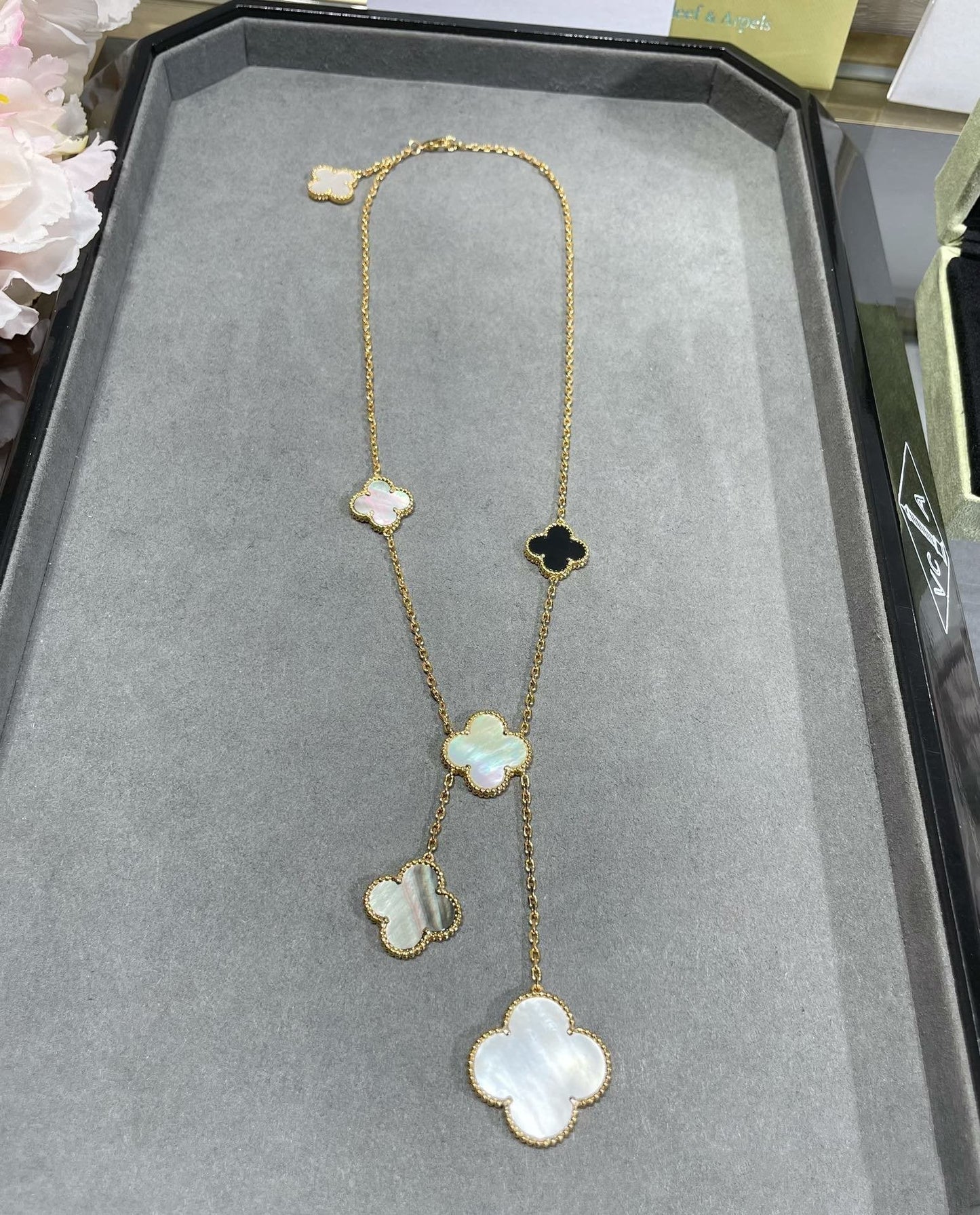 [Angela Jewellery]CLOVER 6 MOTIF MOP ONYX GOLD NECKLACE