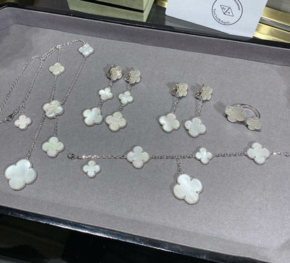 [アンジェラジュエリー]クローバー5モチーフ ホワイトモップ シルバーブレスレット
