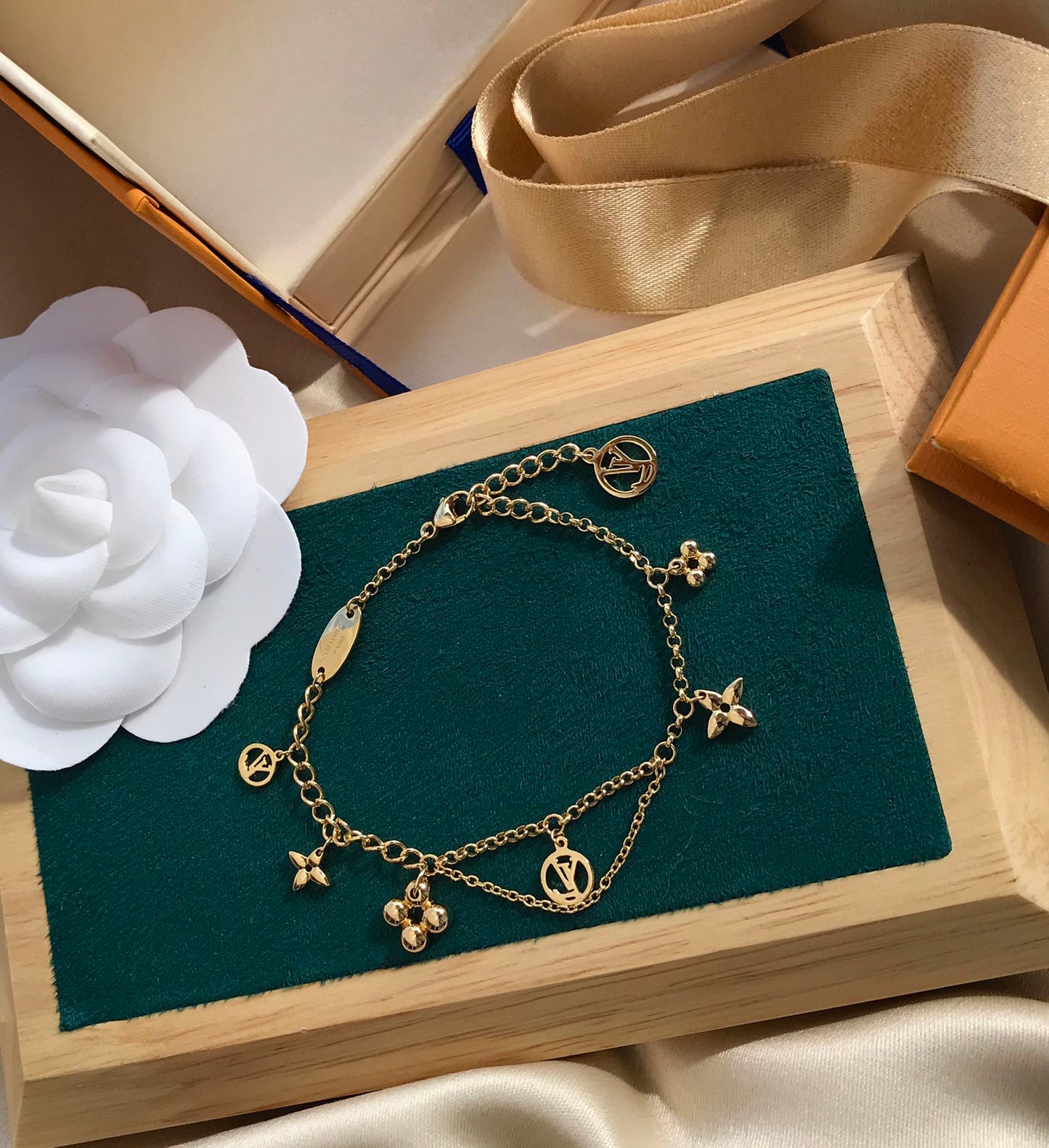 [Angela Jewellery]BLOOMING PINK GOLD MOP BRACELET