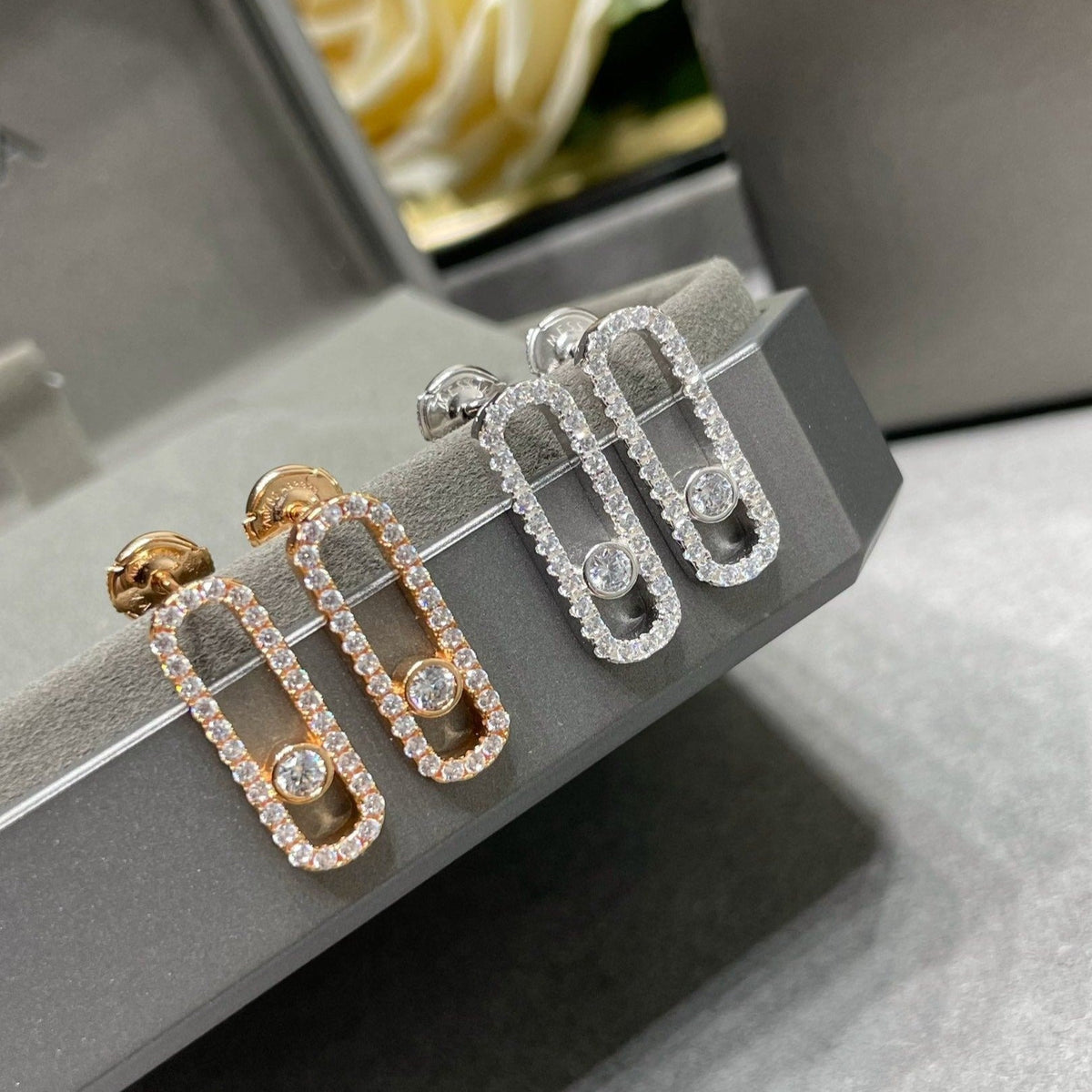[Angela Jewelry]MOVE UNO STUD DIAMOND PAVED EARRINGS