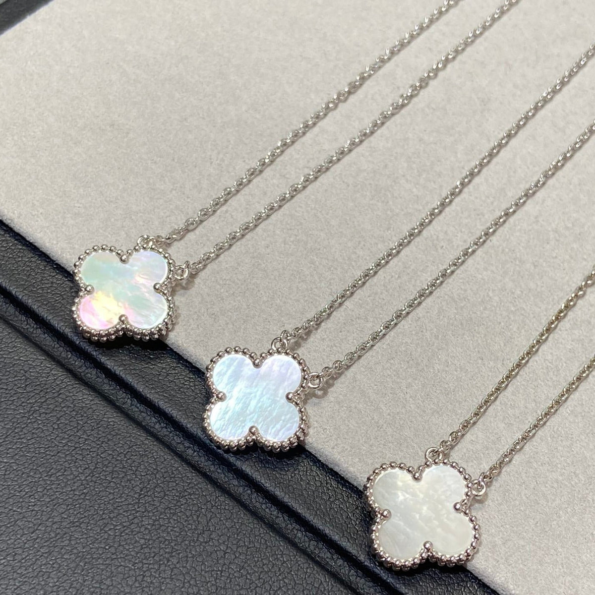 [Angela Jewellery]CLOVER MEDIUM SILVER WHITE MOP NECKLACE