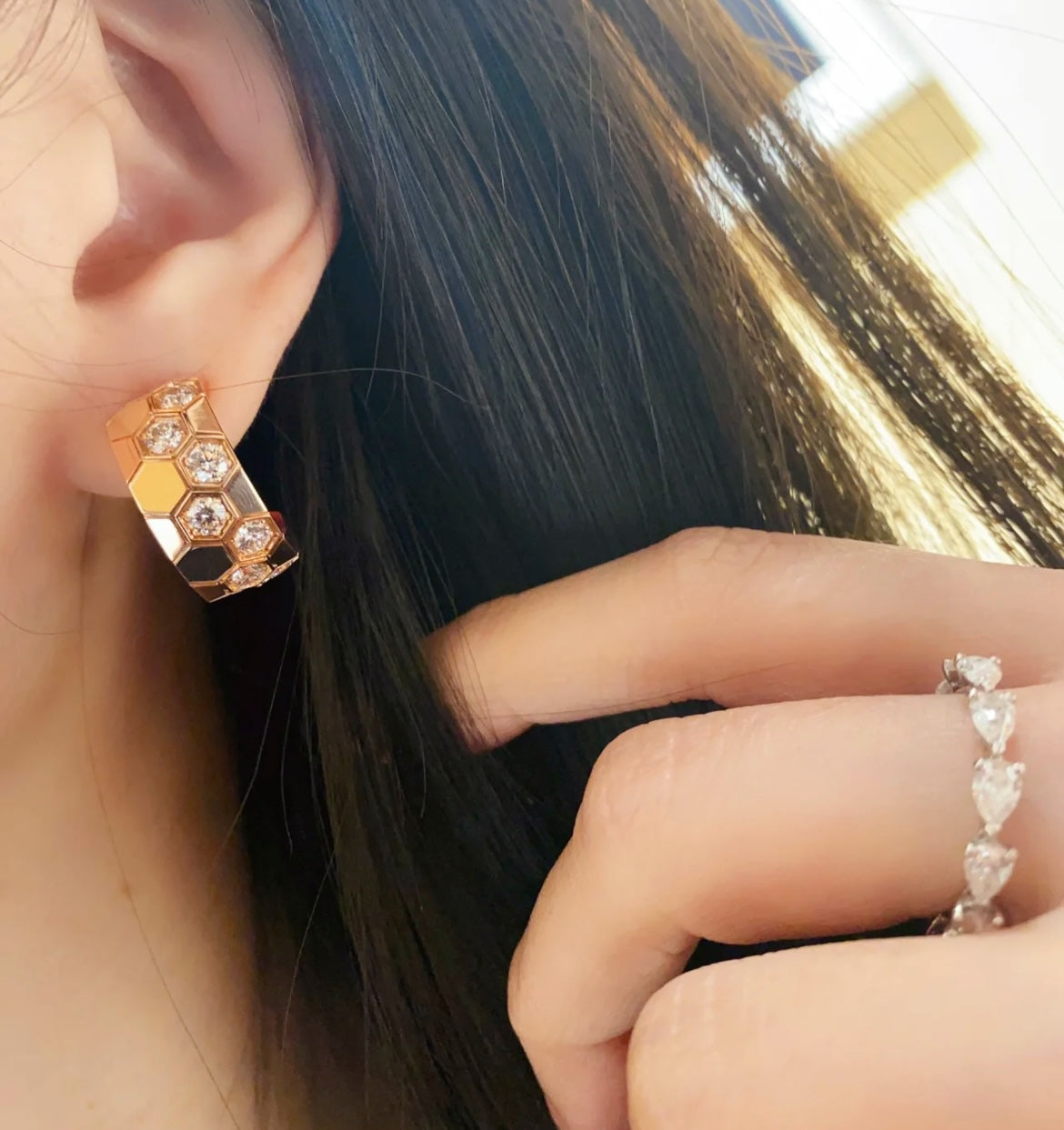 [Angela Jewellery]BEE LOVE DIAMOND HOOP EARRINGS