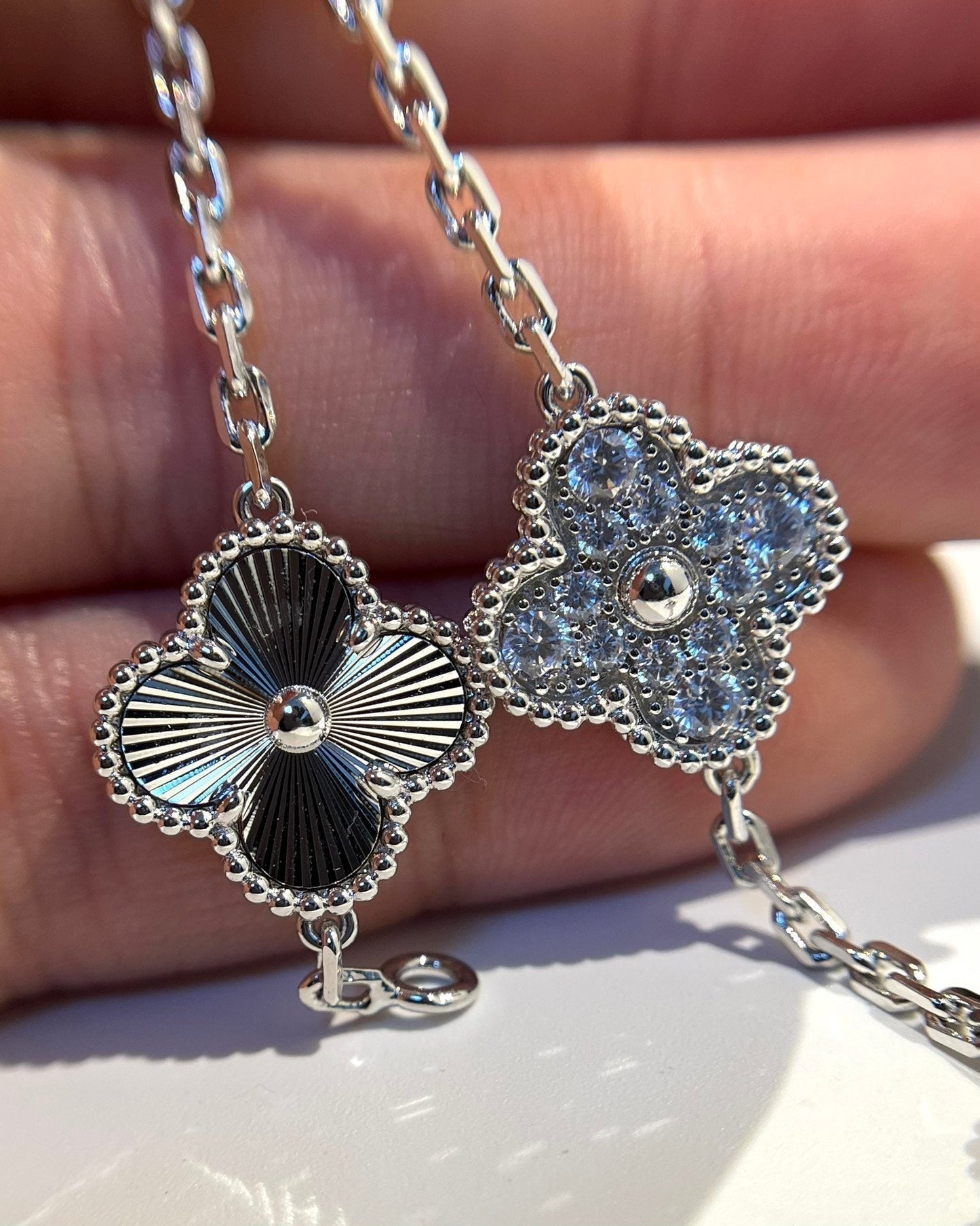 [Angela Jewelry] CLOVER 5 MOTIF LASER BRACELET COLLECTION