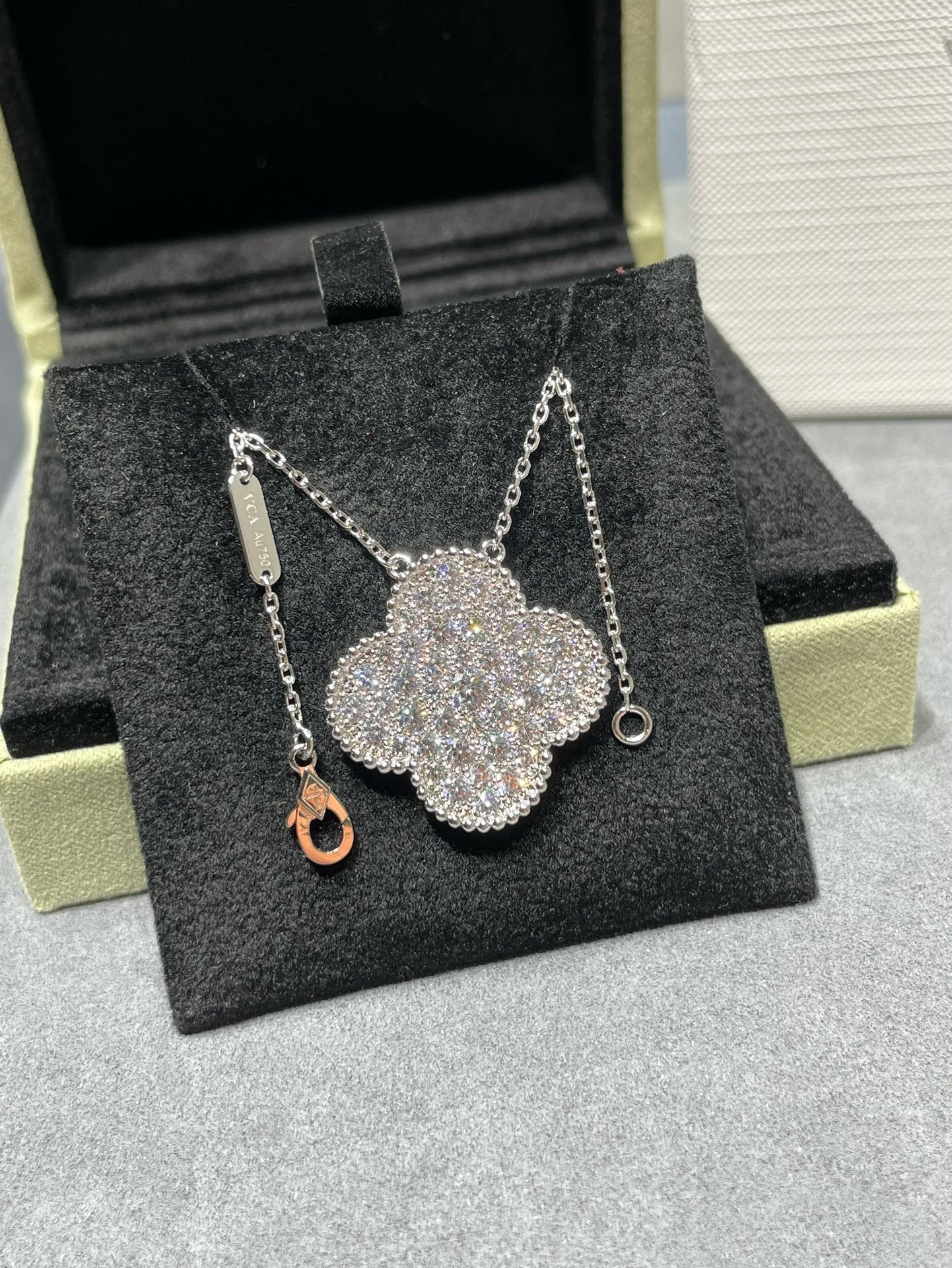 [アンジェラジュエリー]クローバー 25mm ラージペンダント ダイヤモンドパヴェシルバーネックレス