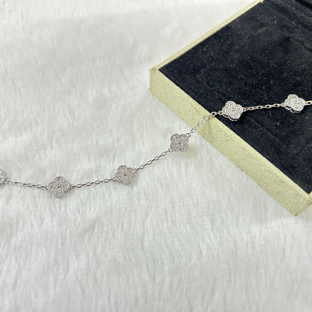 [Angela Jewelry]CLOVER 6 MOTIF DIAMOND BRACELET