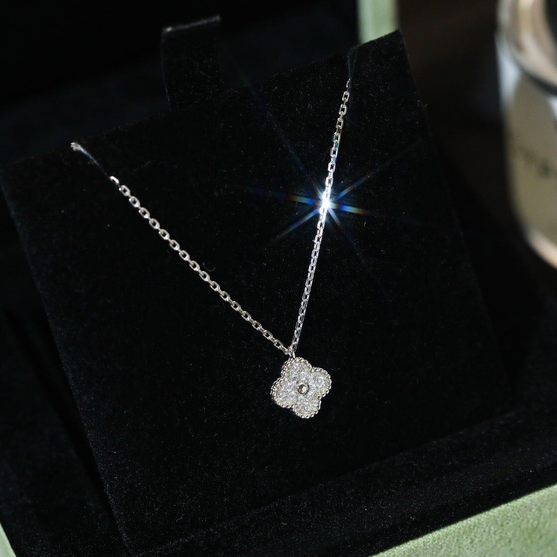[アンジェラジュエリー]クローバー ミニ 9.5mm ペンダント ダイヤモンドネックレス