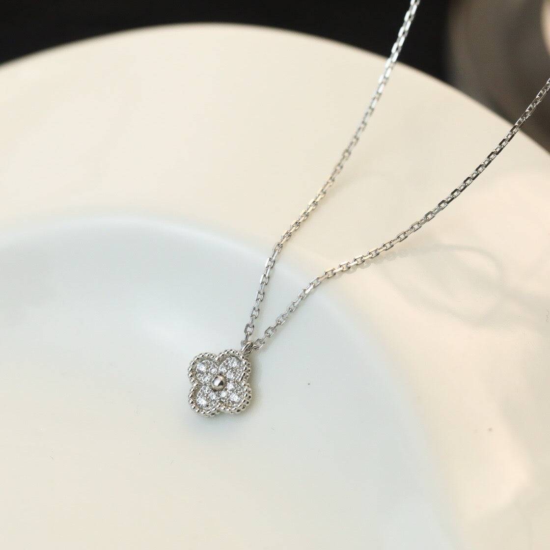 [アンジェラジュエリー]クローバー ミニ 9.5mm ペンダント ダイヤモンドネックレス