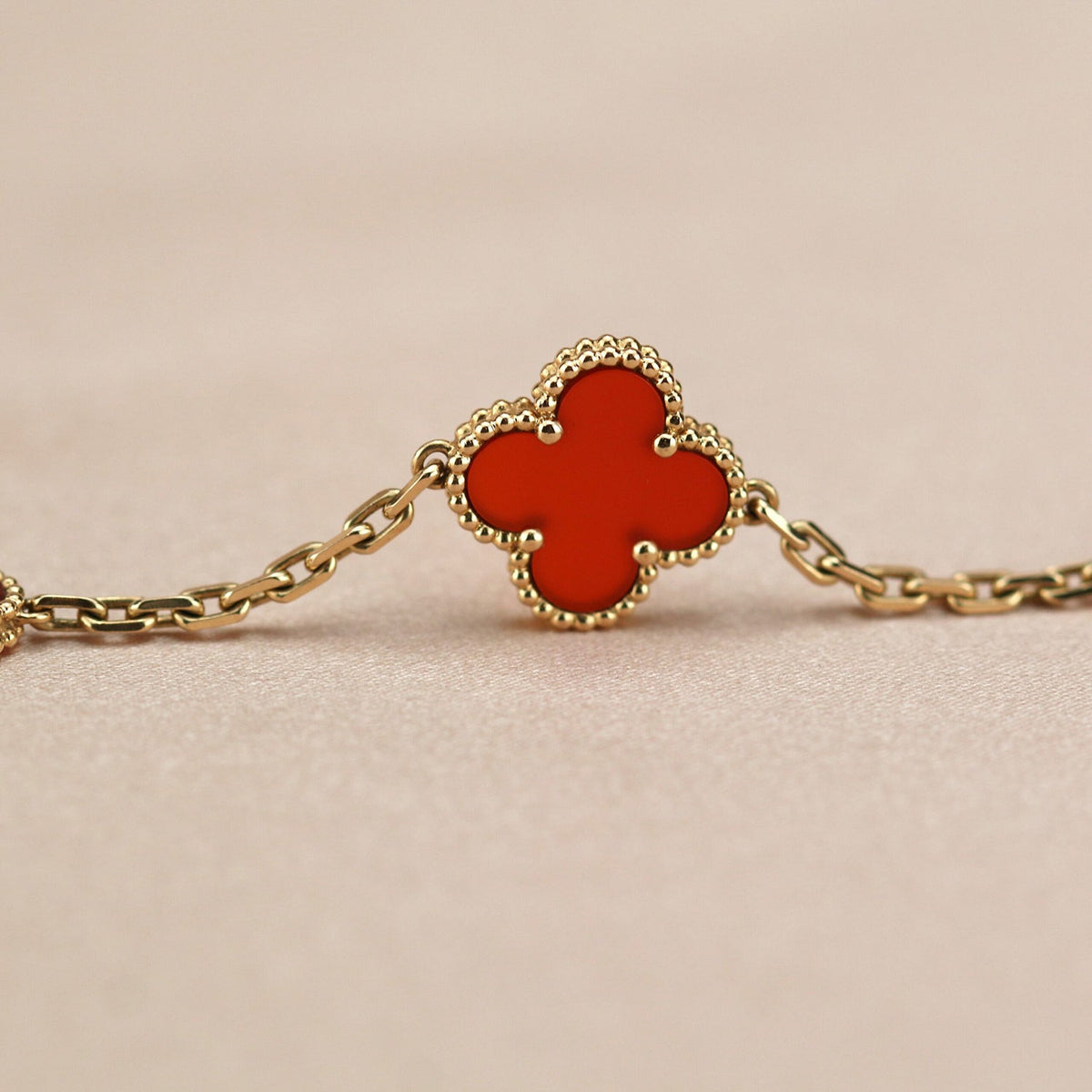 [Angela Jewellery]CLOVER 5 MOTIFS RED AGATE  BRACELET