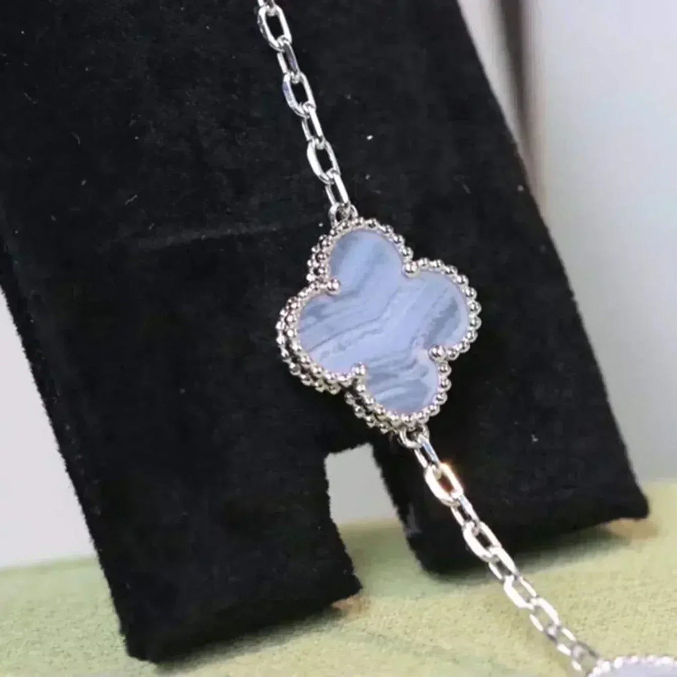 [Angela Jewelry] CLOVER 5 MOTIF PURPLE CHALCEDONY BRACELET COLLECTION