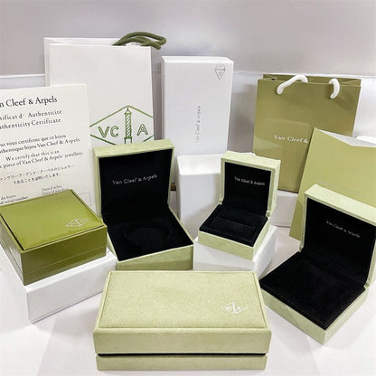 [Angela Jewellery]VA CLOVER BRACELET NECKLACE RING BOX GIFT BAG