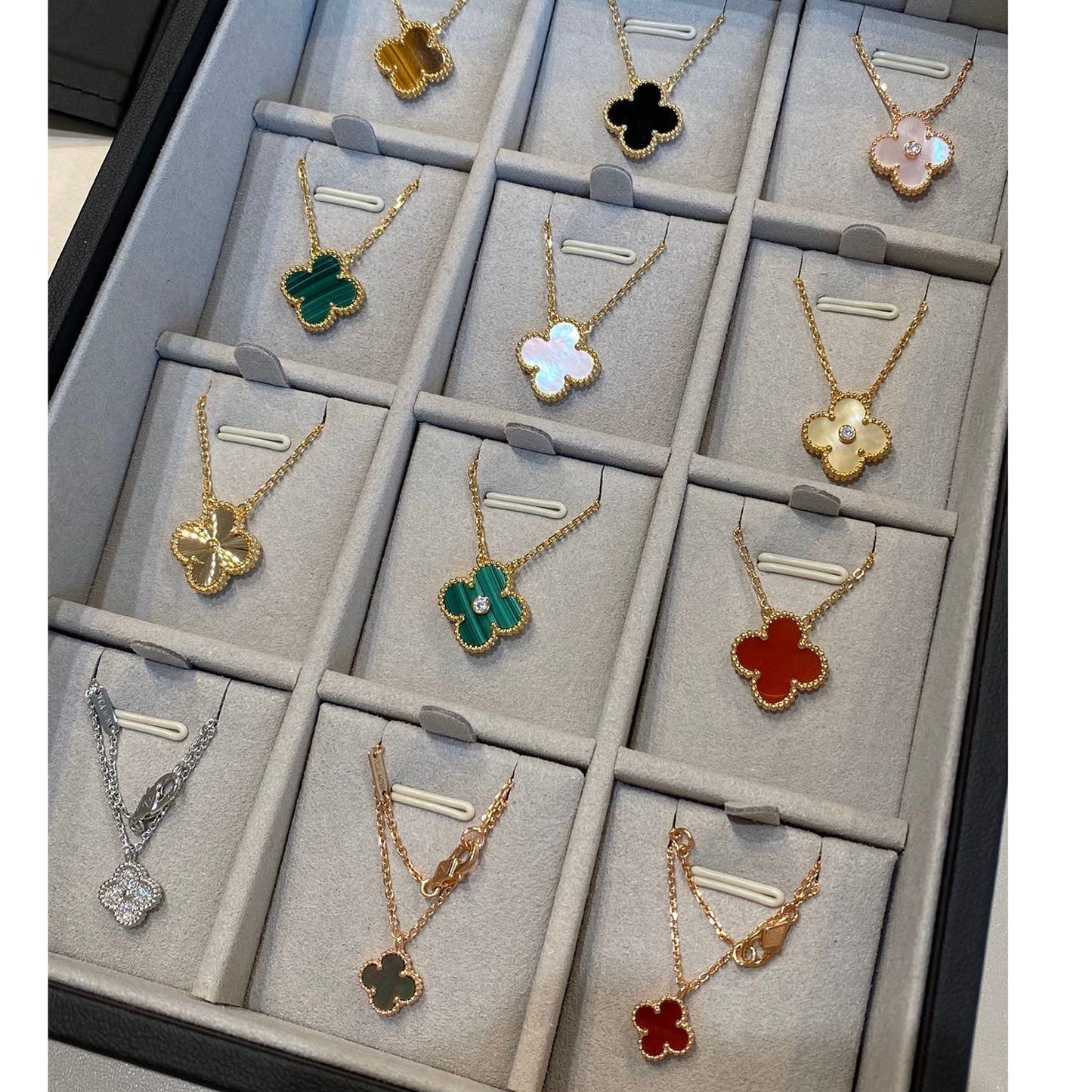 [アンジェラジュエリー]クローバー 15mm ブルーカルセドニーネックレス シルバー
