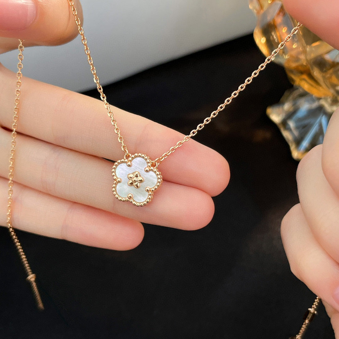 [アンジェラジュエリー]ラッキーホワイトモッププラムブロッサムネックレス