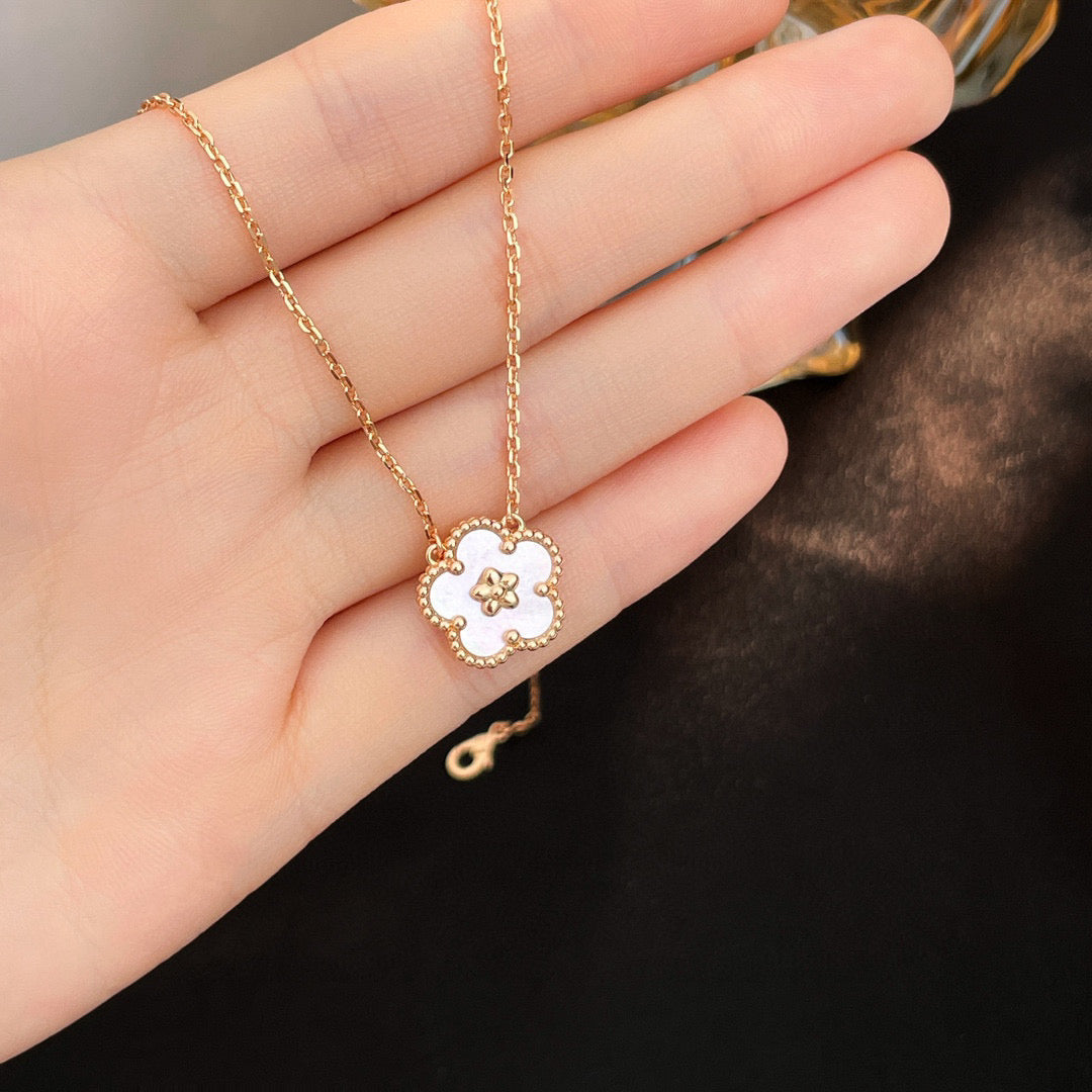 [アンジェラジュエリー]ラッキーホワイトモッププラムブロッサムネックレス