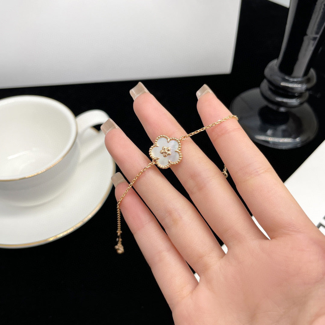 [アンジェラジュエリー]ラッキーホワイトモッププラムブロッサムブレスレット