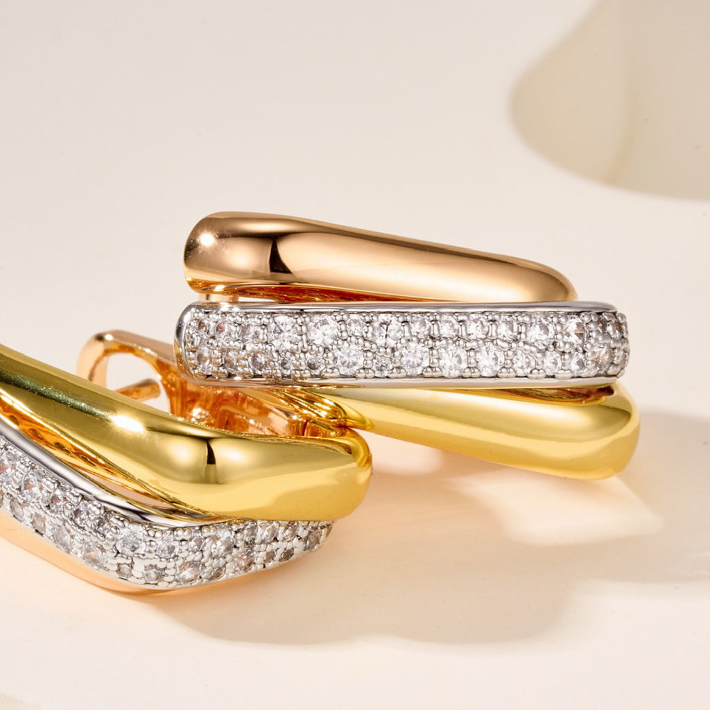 [Angela Jewelry]TRINITY HALF DIAMOND  CUSHION EARRINGS