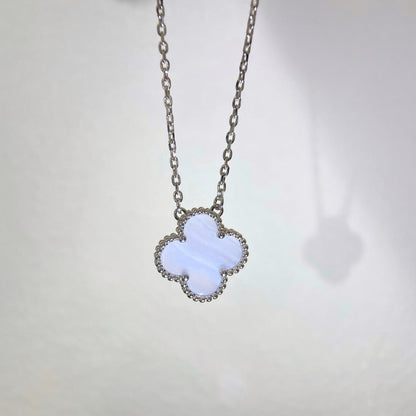 [アンジェラジュエリー]クローバー 15mm ブルーカルセドニーネックレス シルバー