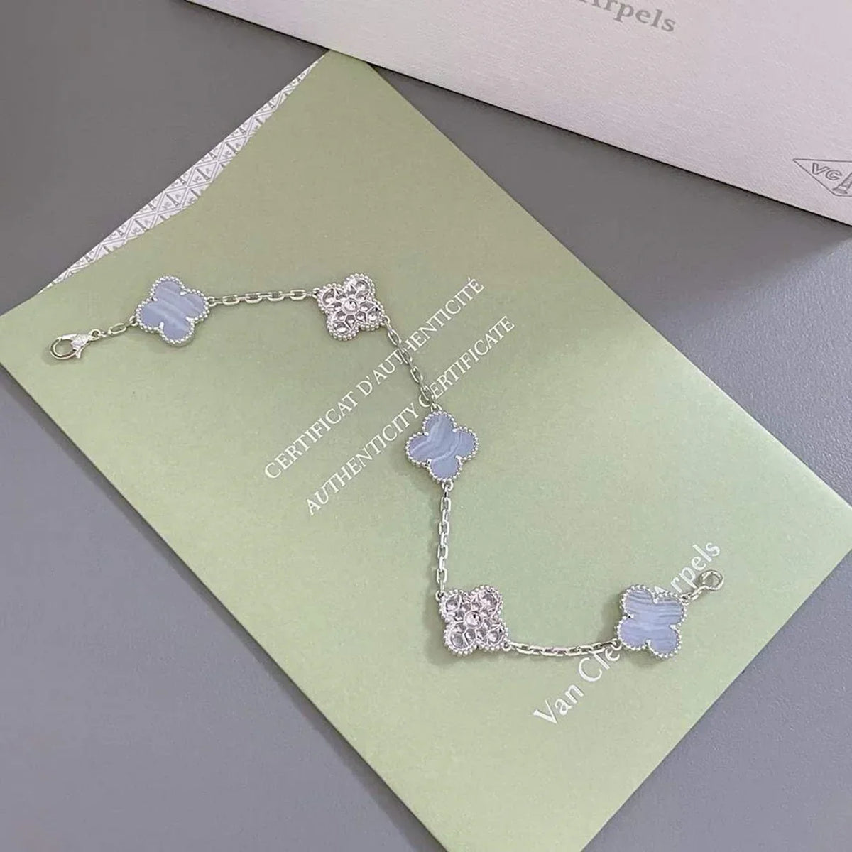 [Angela Jewelry] CLOVER 5 MOTIF PURPLE CHALCEDONY BRACELET COLLECTION