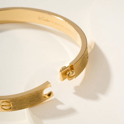 [Angela Jewelry] CLASH & Clover Laser 5-Motif & LOVE Brushed Bracelet Stack Set