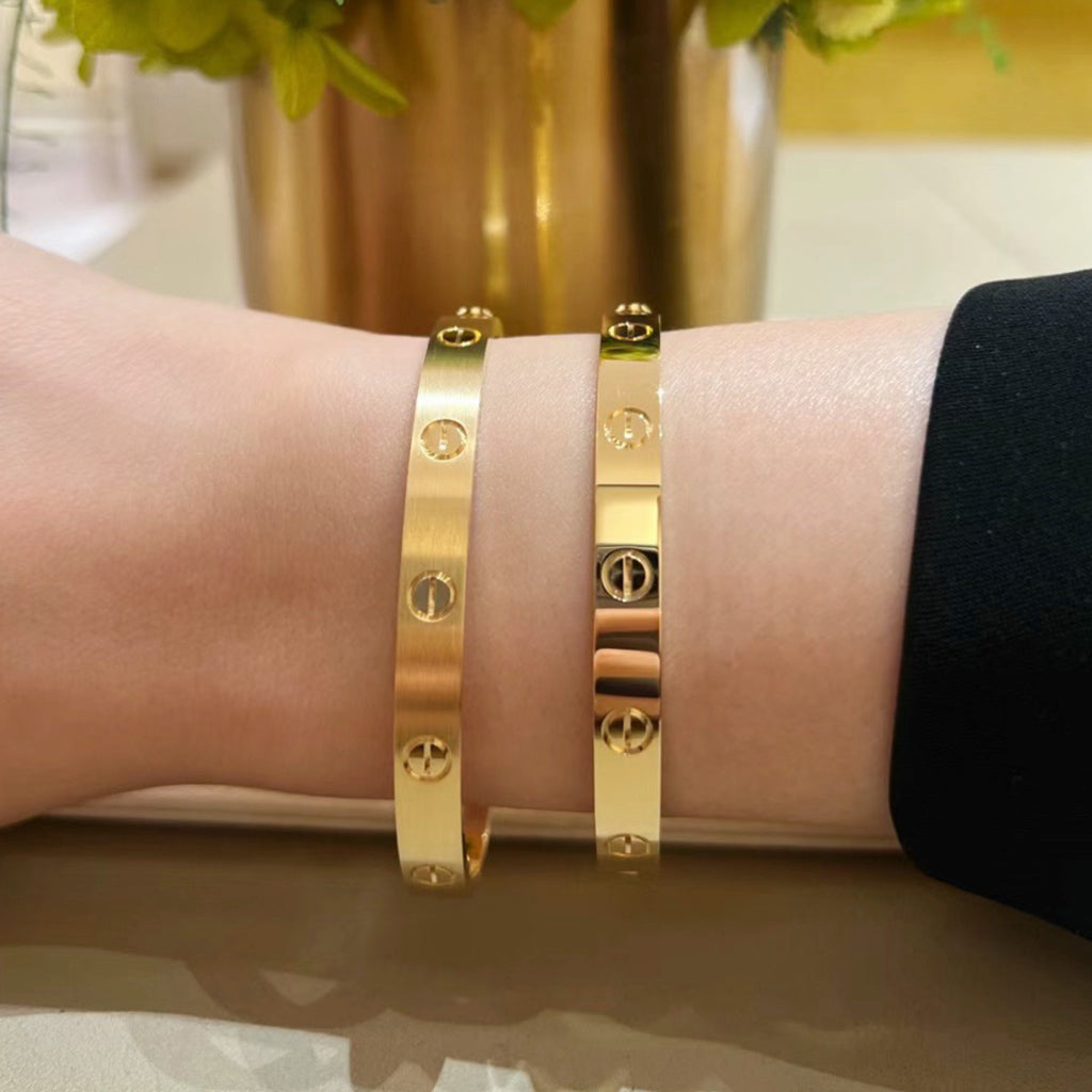 [Angela Jewelry] LOVE Brushed & Lucky Spring Butterfly 5-Motif Bracelet Stack Set