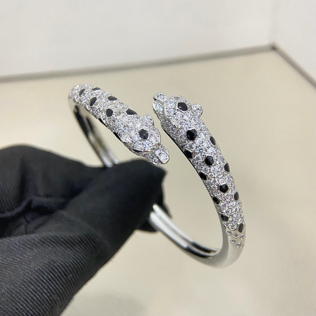 [Angela Jewelry]PANTHERE DOUBLE HEADED HALF DIAMOND OPEN BRACELET