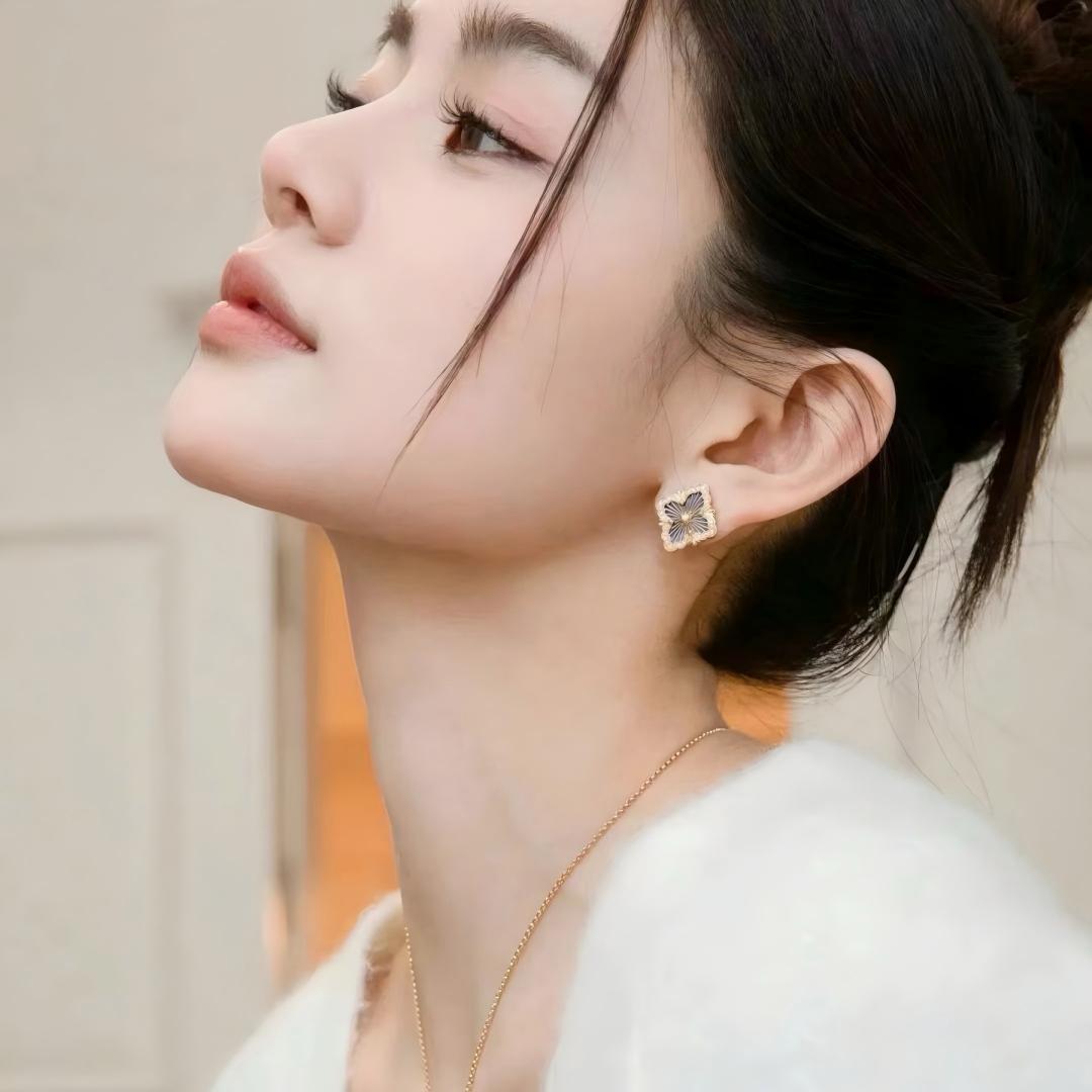 [Angela Jewelry]OPERA TULLE GOLD BUTTON EARRINGS ENAMELED ELEMENT