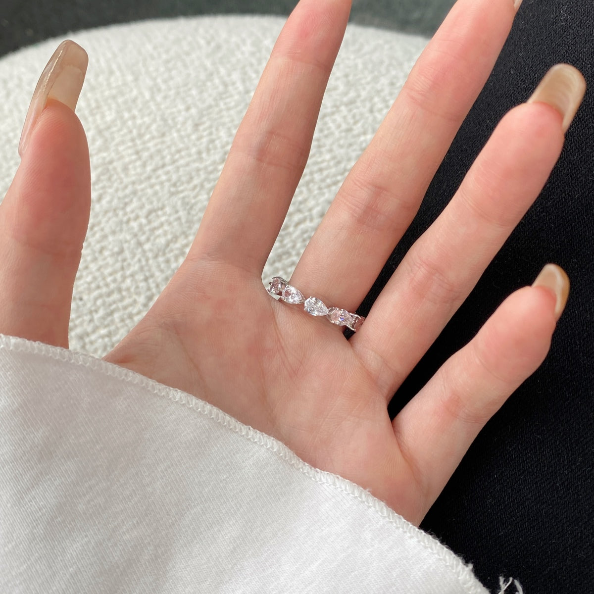 アンジェラジュエリー]美しいペアカットのテニスリング
