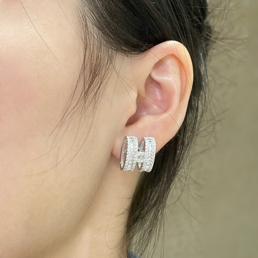 [Angela Jewellery]H STUD EARRINGS WITH SILVER DIAMONDS