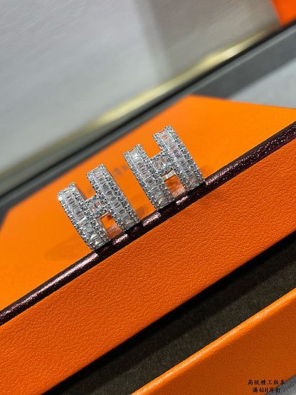 [Angela Jewellery]H STUD EARRINGS WITH SILVER DIAMONDS