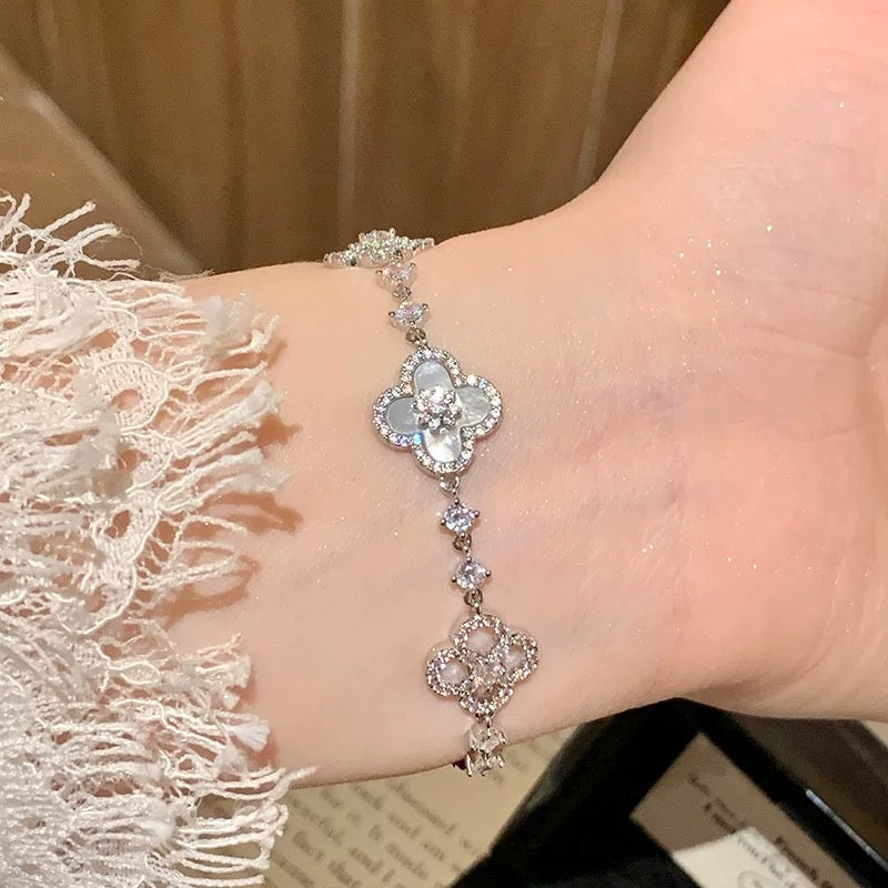 [Angela Jewelry]CLOVER 5 MOTIF PINK BLUE RED WHITE BRACELET
