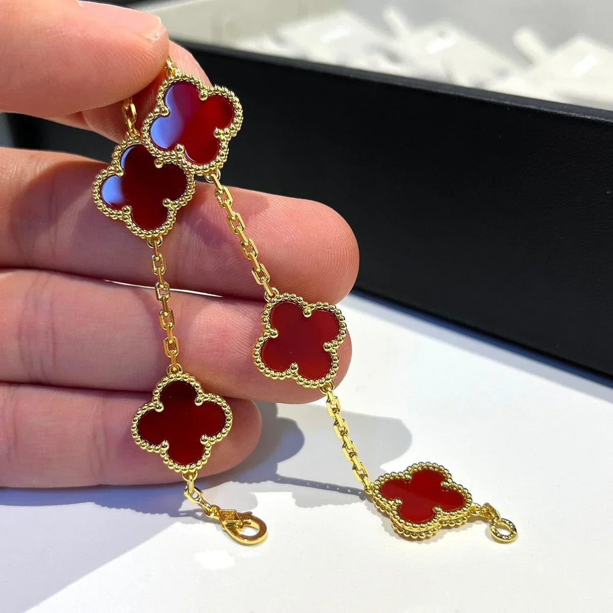 [Angela Jewelry] CLOVER 5 MOTIF RED CORNELIAN BRACELET COLLECTION