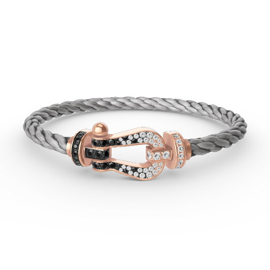 [Angela Jewellery]FORCE GROSSES HUFEISENARMBAND MIT SCHWARZEN WEISSEN DIAMANTEN IN ROSÉGOLD 